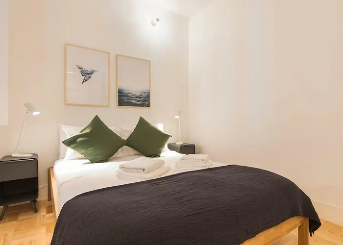 Lovelystay - Wide & Bright 4 Families
