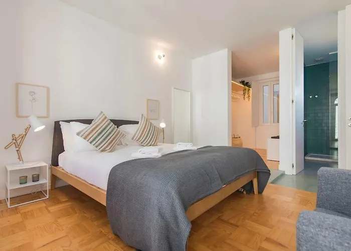 Lovelystay - Wide & Bright 4 Families